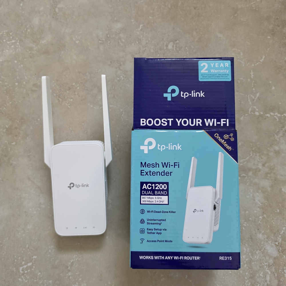 TP-Link White Mesh Wi‑Fi Extender with Box